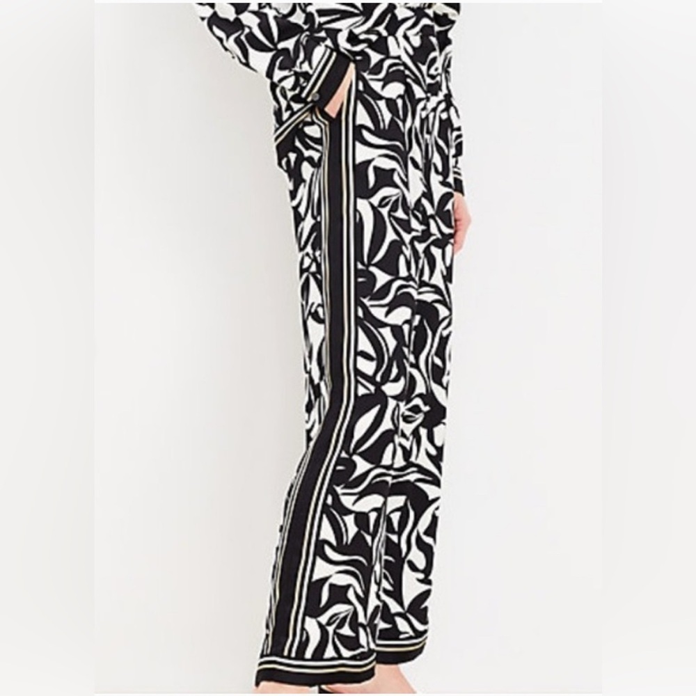 LOFT Pleated Pull-On Abstract Print Wide-Leg Pants - Picture 2 of 8